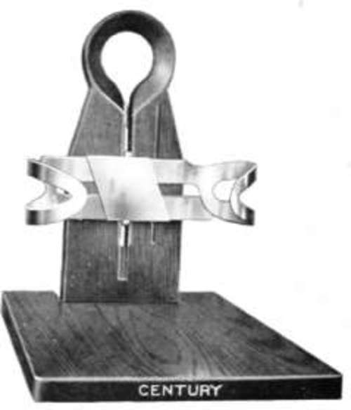 The Century Baby Holder StudioLightMagazine1912 190