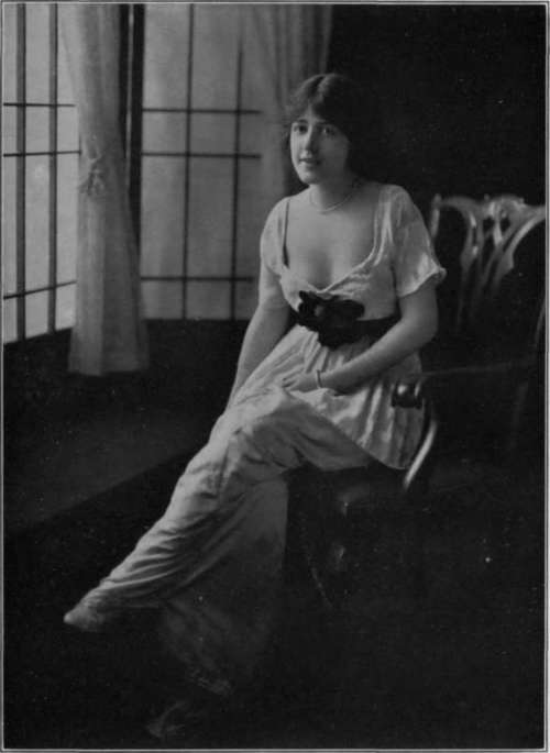 Halation StudioLightMagazine1914 59
