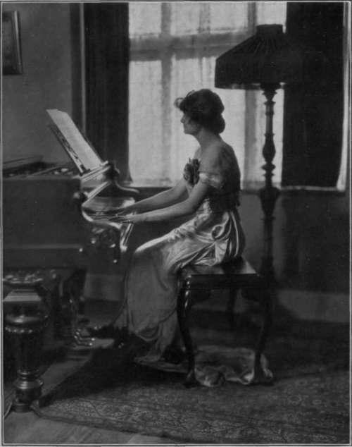Hands StudioLightMagazine1914 73