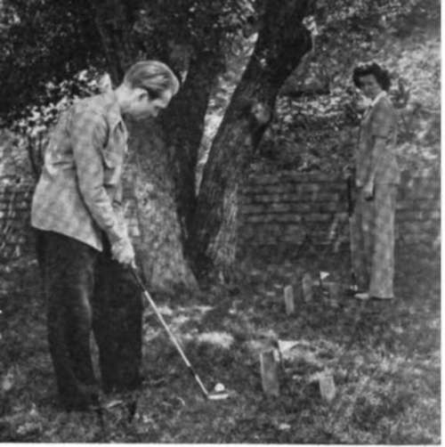 Forel The player at the left aims