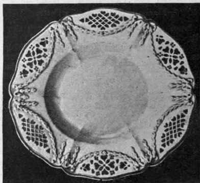 Plate or compotier in Leeds embossed ware, with lozenge shaped perforations in the border