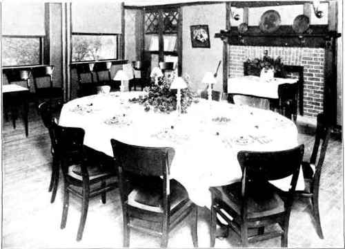 Formal Dinner Served By A Class At The University Of Chicago   Canapes In Place