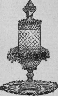 CANDY SULTANE SUR SOCLE.