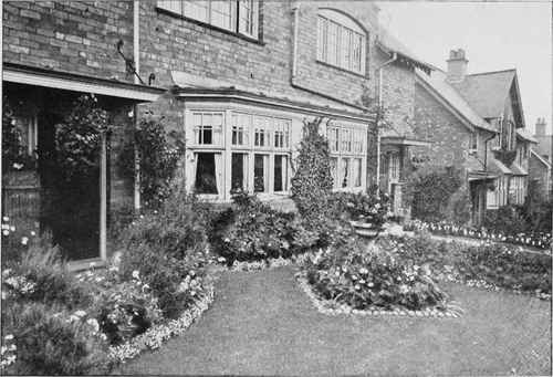 Pretty cottage fronts at Bournville.