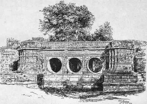 Fig. 23. Waste Weir Outlet of Kangra Tank, Ahmedabad, India,
