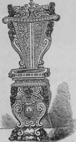 Italian Renascence chair: the decadence.