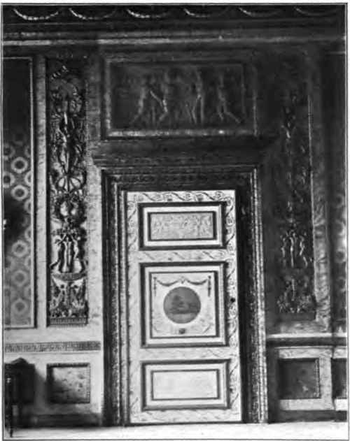DOOR IN THE SALA DELLO ZODIACO.