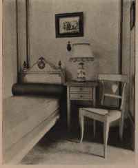 Suggestion for Treatment of a Very Small Bedroom