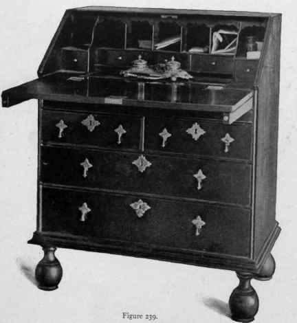 Ball Foot Scrutoire, 1700.