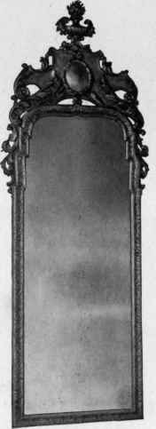 Looking Glass with gilt frame, first quarter eighteenth century.