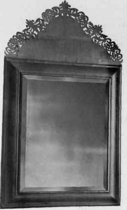 Looking Glass with walnut frame, 1700 10.