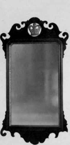 Looking dluss with walnut and gilt frame, 1725 50.