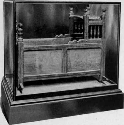 Oak Cradle, sixteenth century.