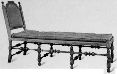 Turned Couch, New England style, about 1700.
