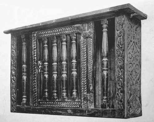 Livery Cupboard, Oak Early 17'ih Century