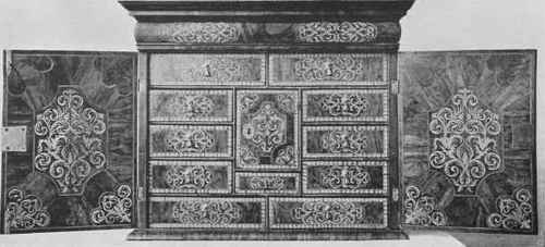 Cabinet.