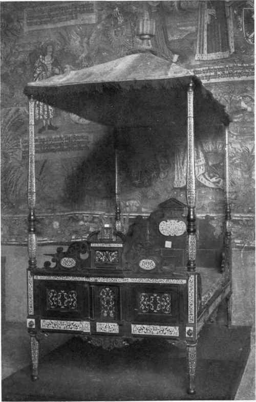 Bedstead, dated 1530, owned by the Princess Palatine Susanna   Munich Museum