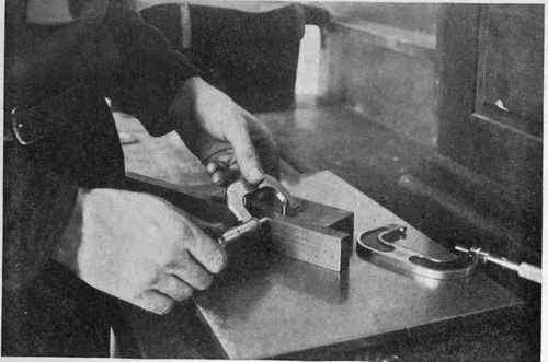 MAKING ACCURATE MEASUREMENTS WITH MICROMETER CALIPER