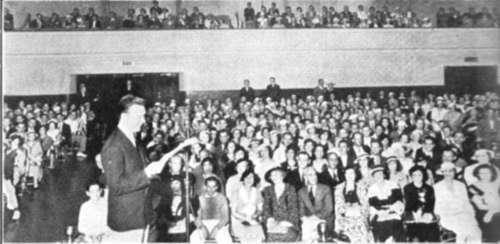 Fred Allen Broadcasts To A Large Audience
