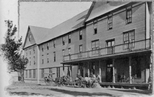Hotel At Yellowstone Lake